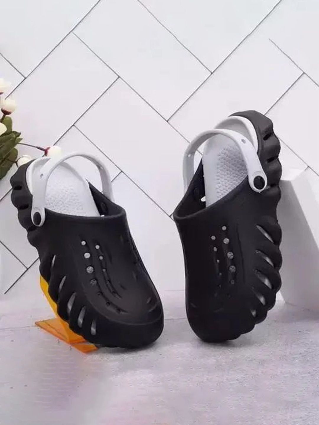 PENNEN Men Set Of 2 Thong Flip-Flops & Clogs