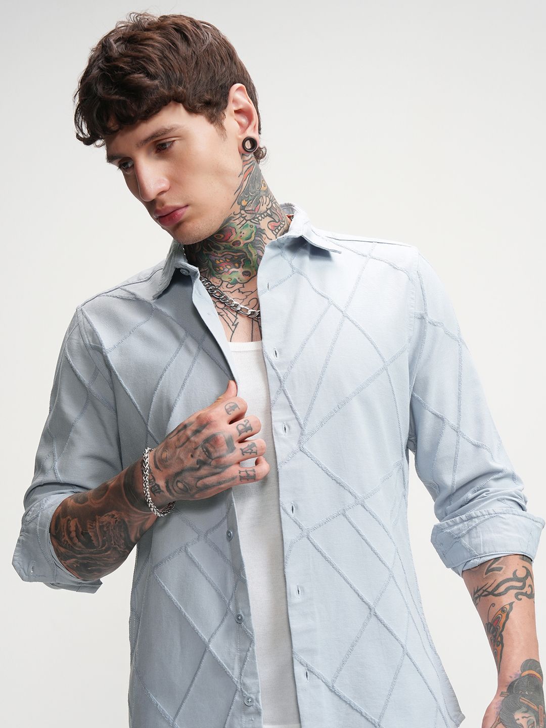 HIGHLANDER Men Cutaway Collar Comfort Slim Fit Casual Shirt