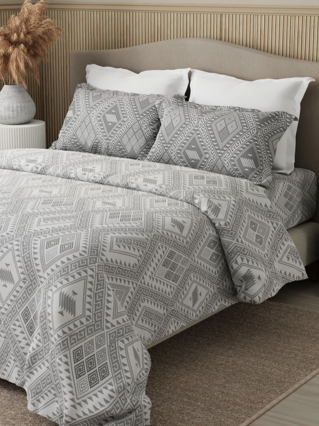 Boutique Living India Boutique Living India Grey Geometric 152 TC Queen Bedsheet with 2 Pillow Covers