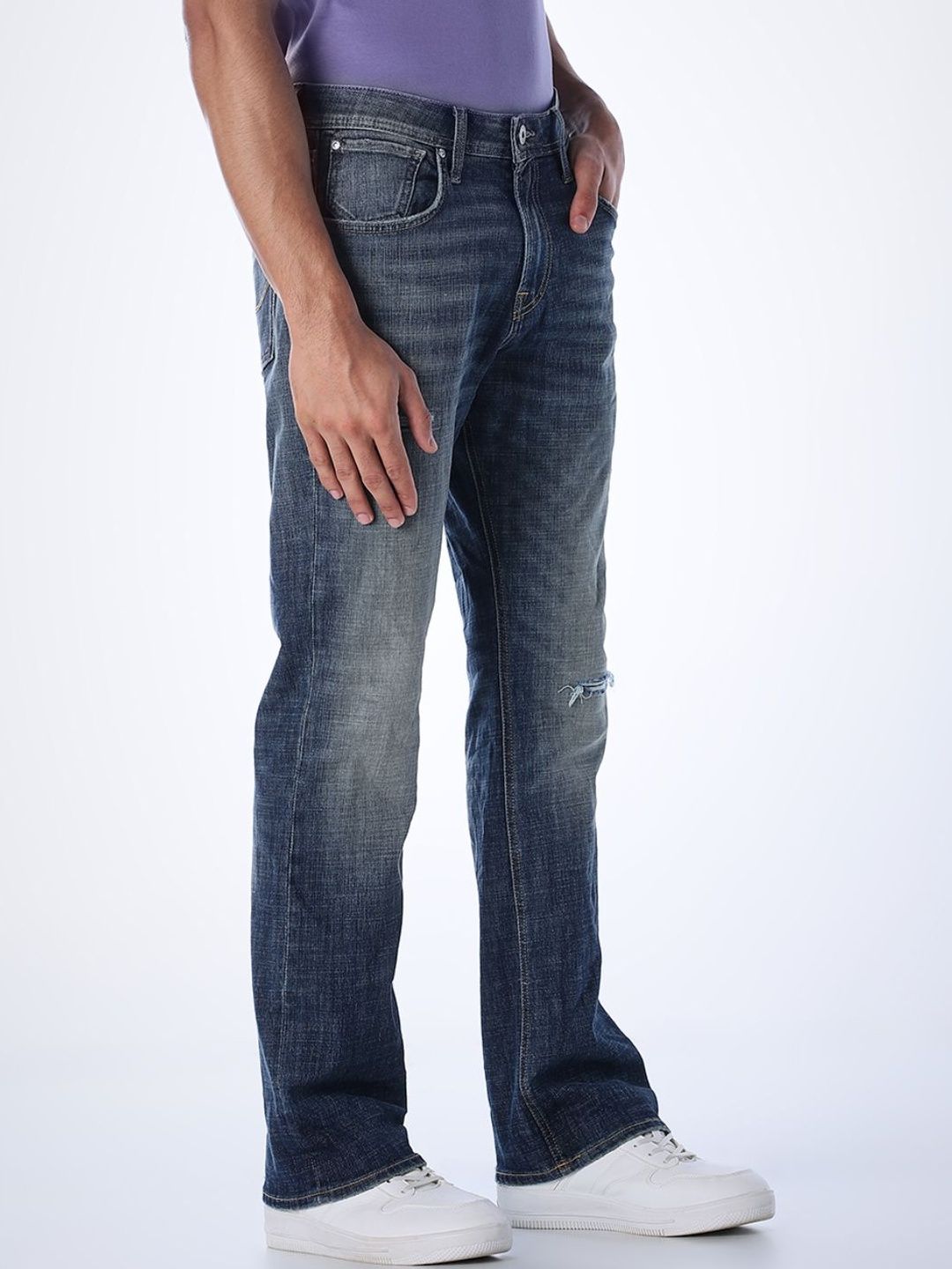 Bootcut Low-Rise Mildly Distressed Heavy Fade Stretchable Jeans