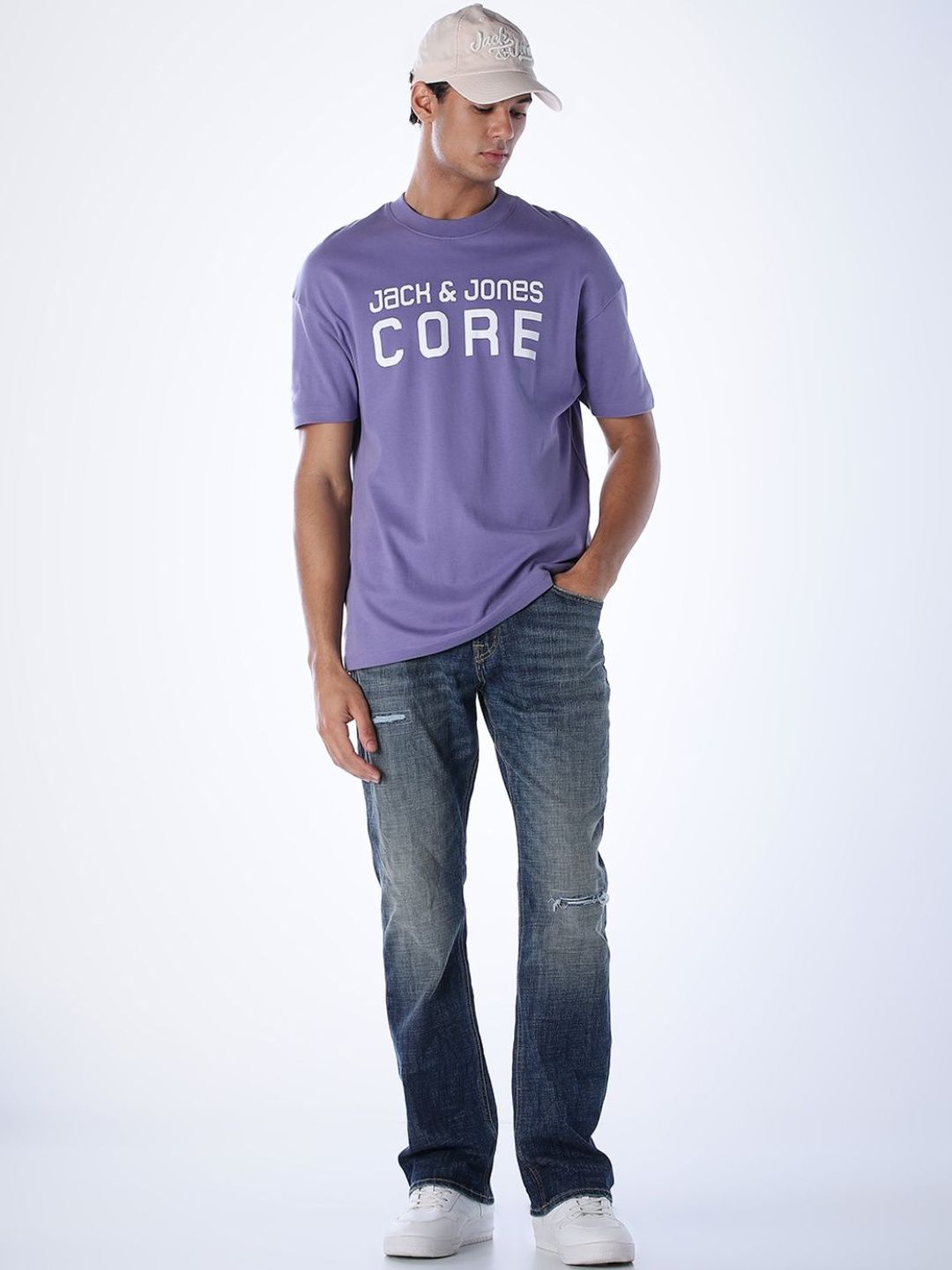 Bootcut Low-Rise Mildly Distressed Heavy Fade Stretchable Jeans