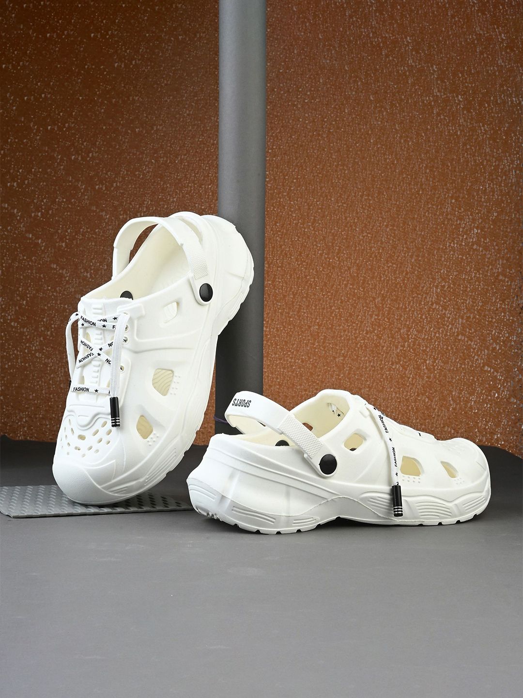 glitchez Men Clogs