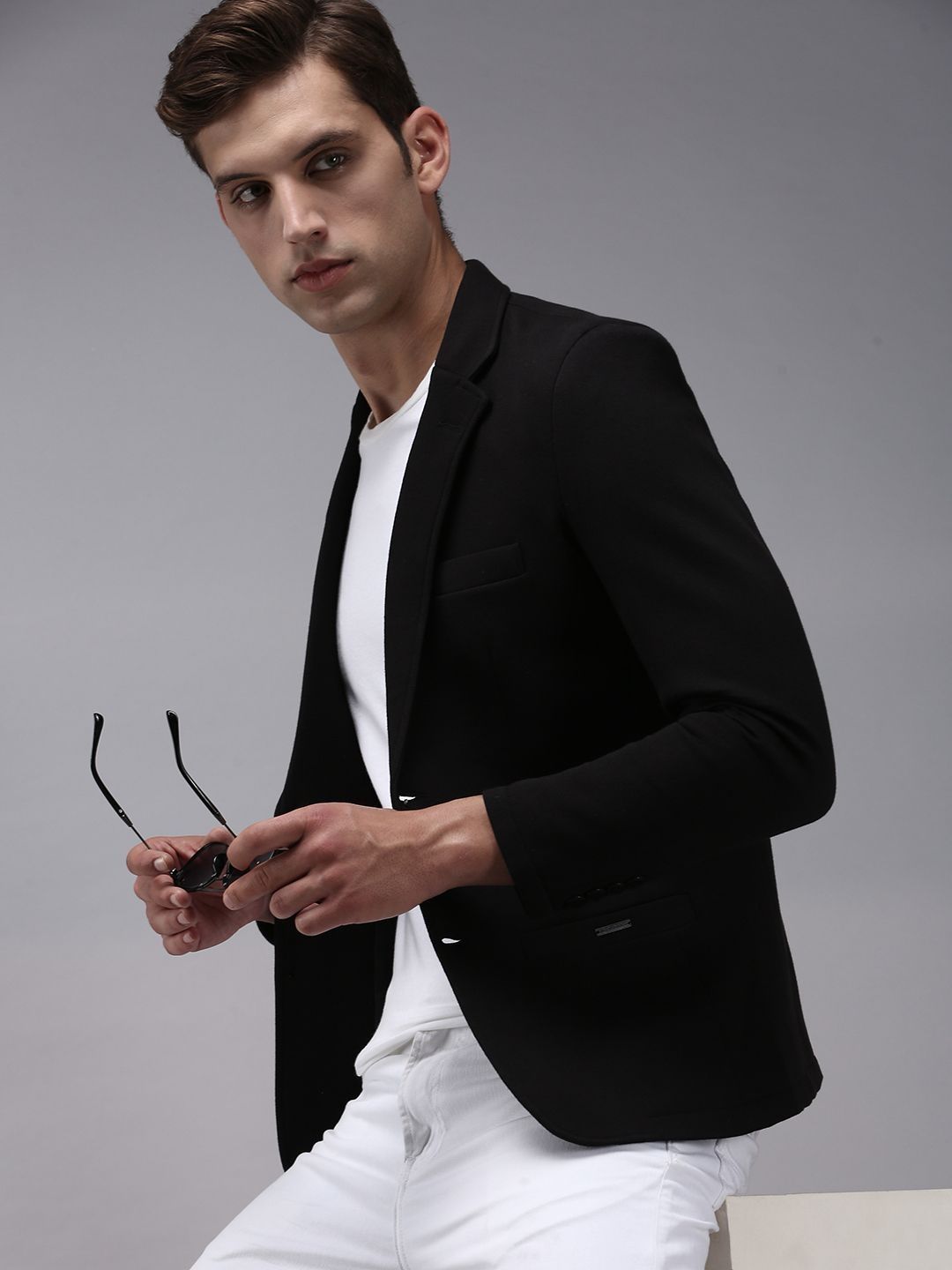 SHOWOFFFF Slim-Fit Single Breasted Blazer