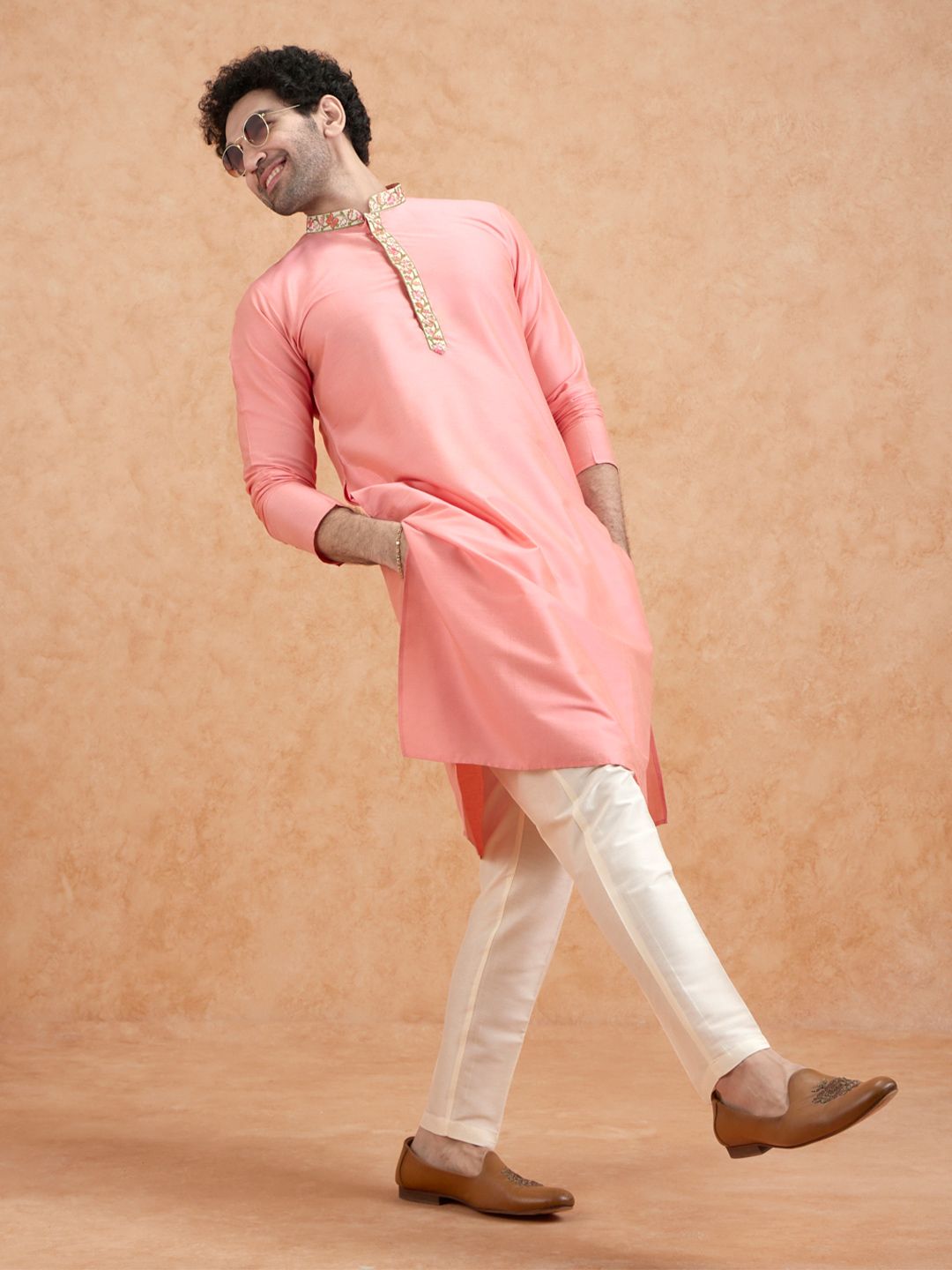 KISAH Men Solid Regular Fit Thread Work Kurta
