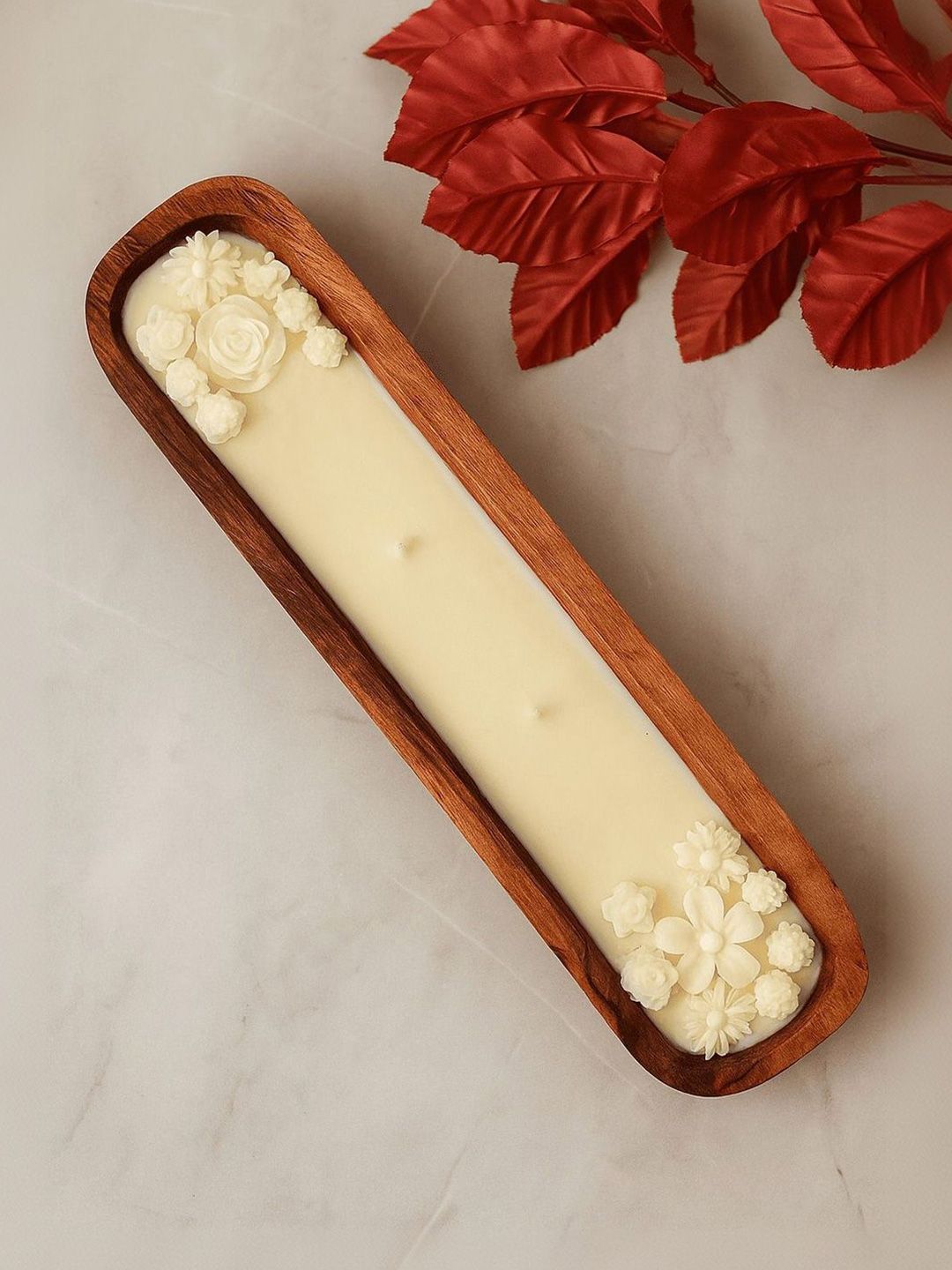 Earthly Edges White & Cream-Coloured Jar Candle