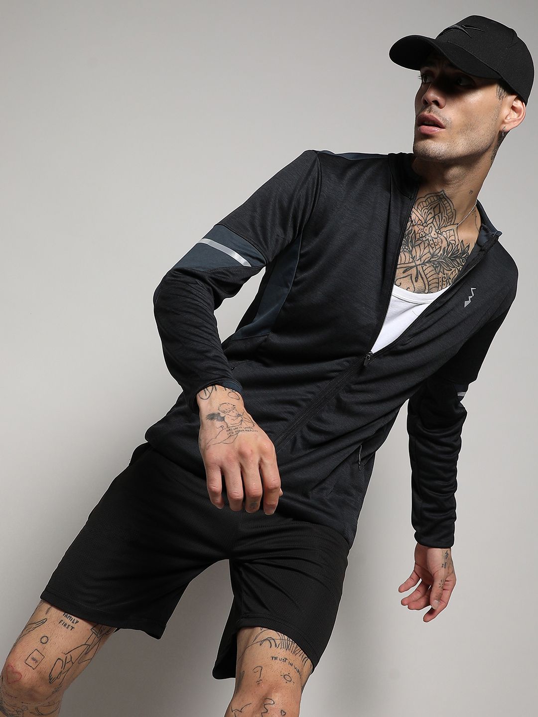 CAHOOT Men Colourblocked Lightweight Running Sporty Jacket