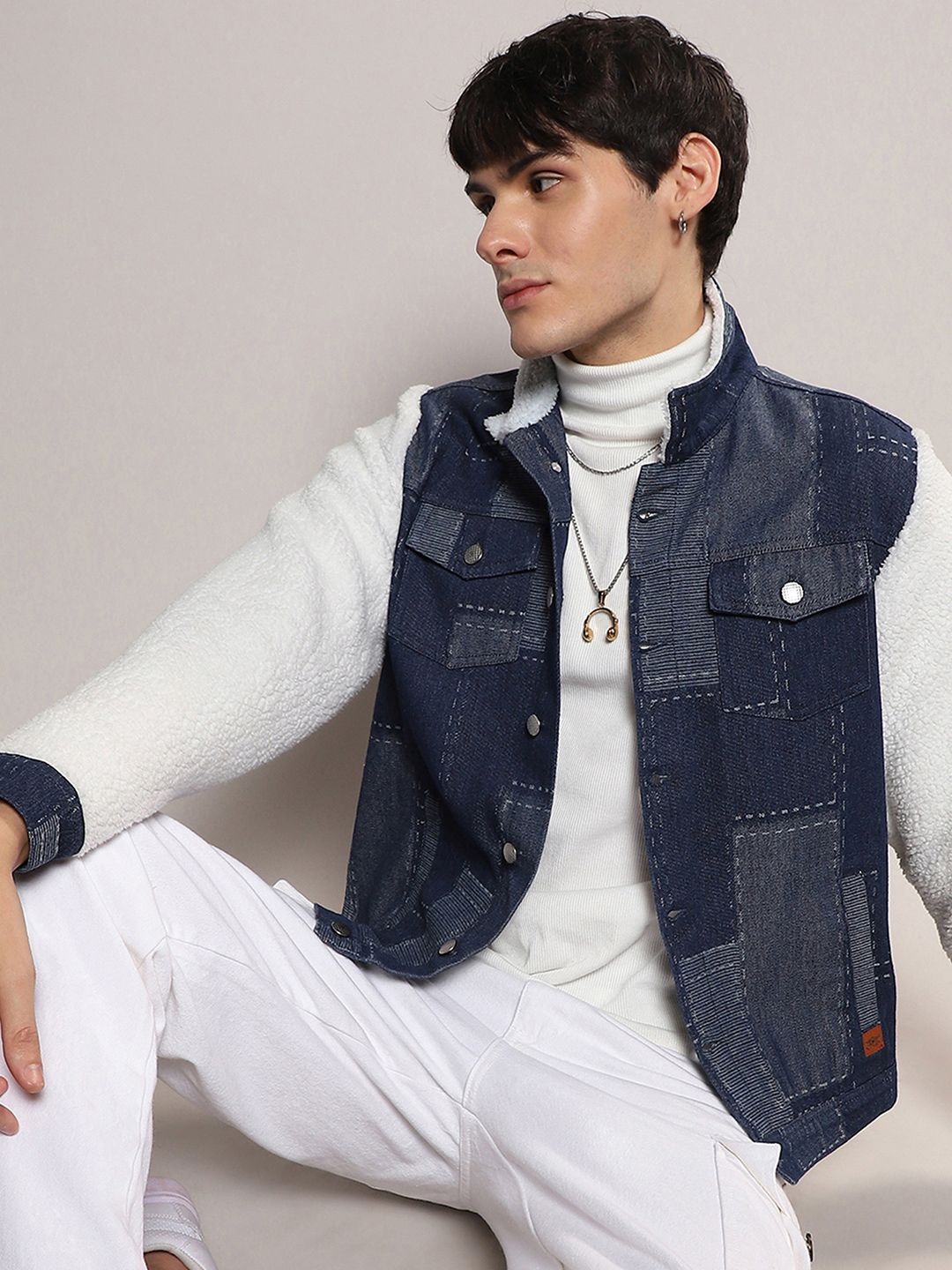 CAHOOT Men Colourblocked Denim Jacket with Patchwork