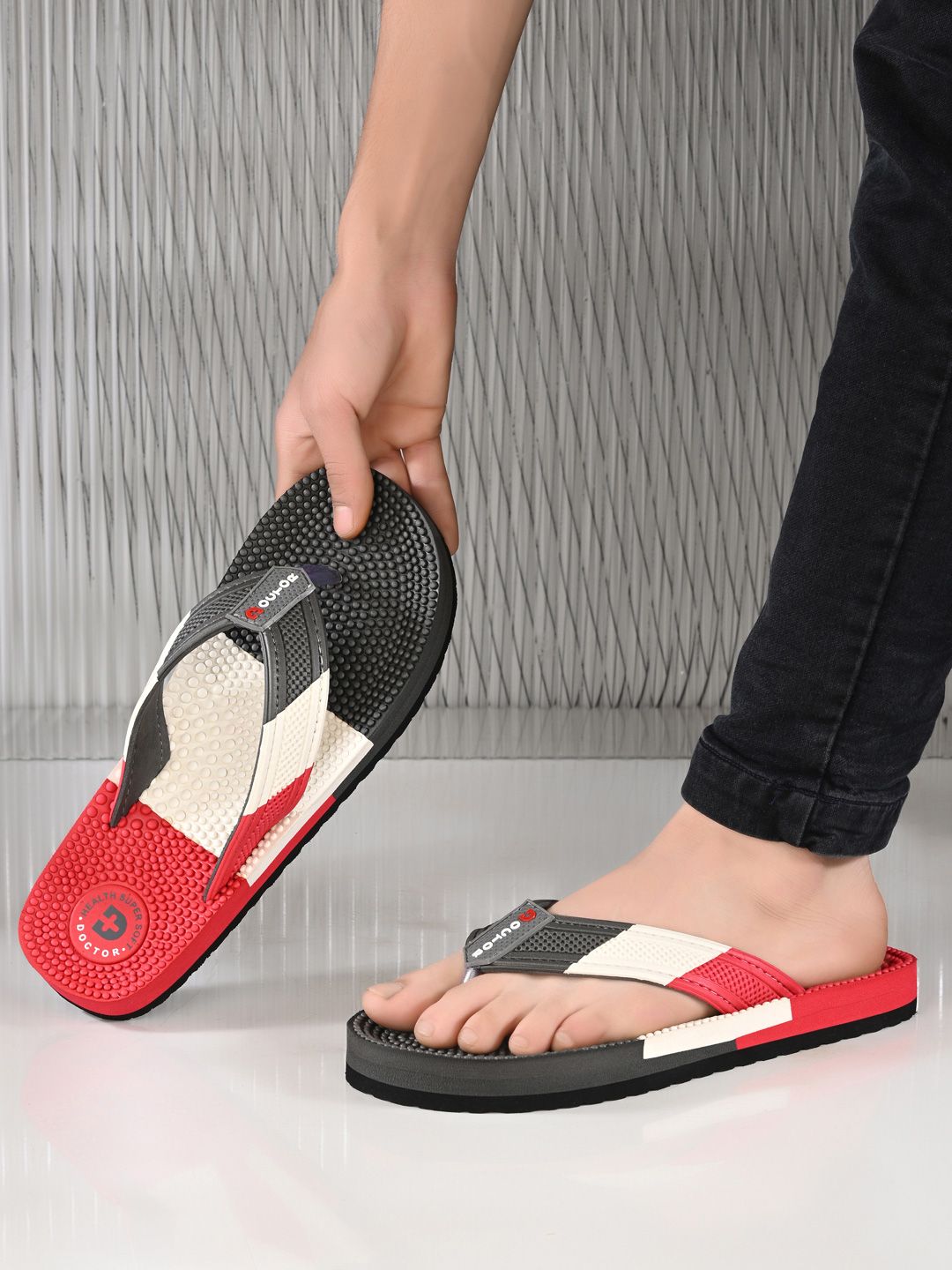 DOCTOR HEALTH SUPER SOFT Men Colourblocked Thong Flip-Flops