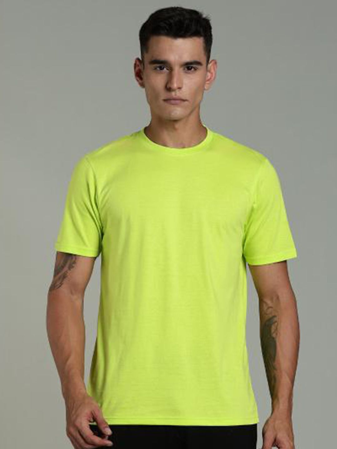OUTLAWS Men Solid Round Neck Cotton T-shirt