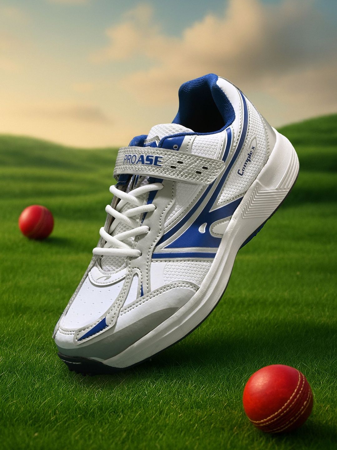 paster studio ビーニー ホワイト Buy PRO ASE Men Metal Spike Cricket Shoes - Sports Shoes for Men