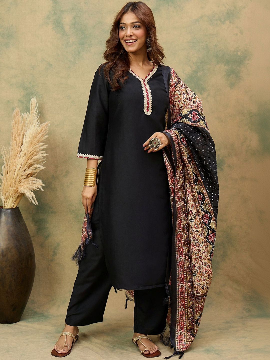 KALINI KALINI Women Ethnic Motifs Regular Thread Work Kurta with Trousers & With Dupatta