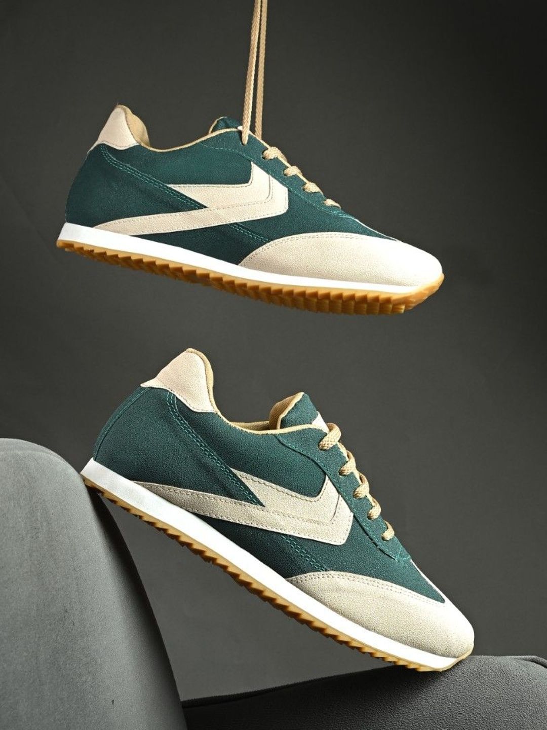 The Roadster Lifestyle Co Men Round Toe Lace-Ups Sneakers