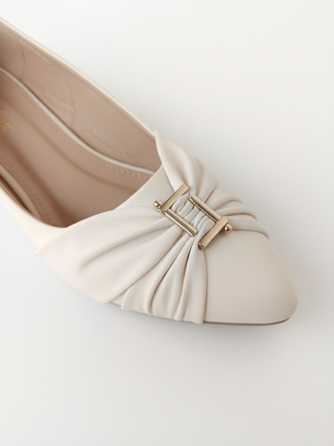 PAIR HEELS Work Kitten Pumps with Buckles