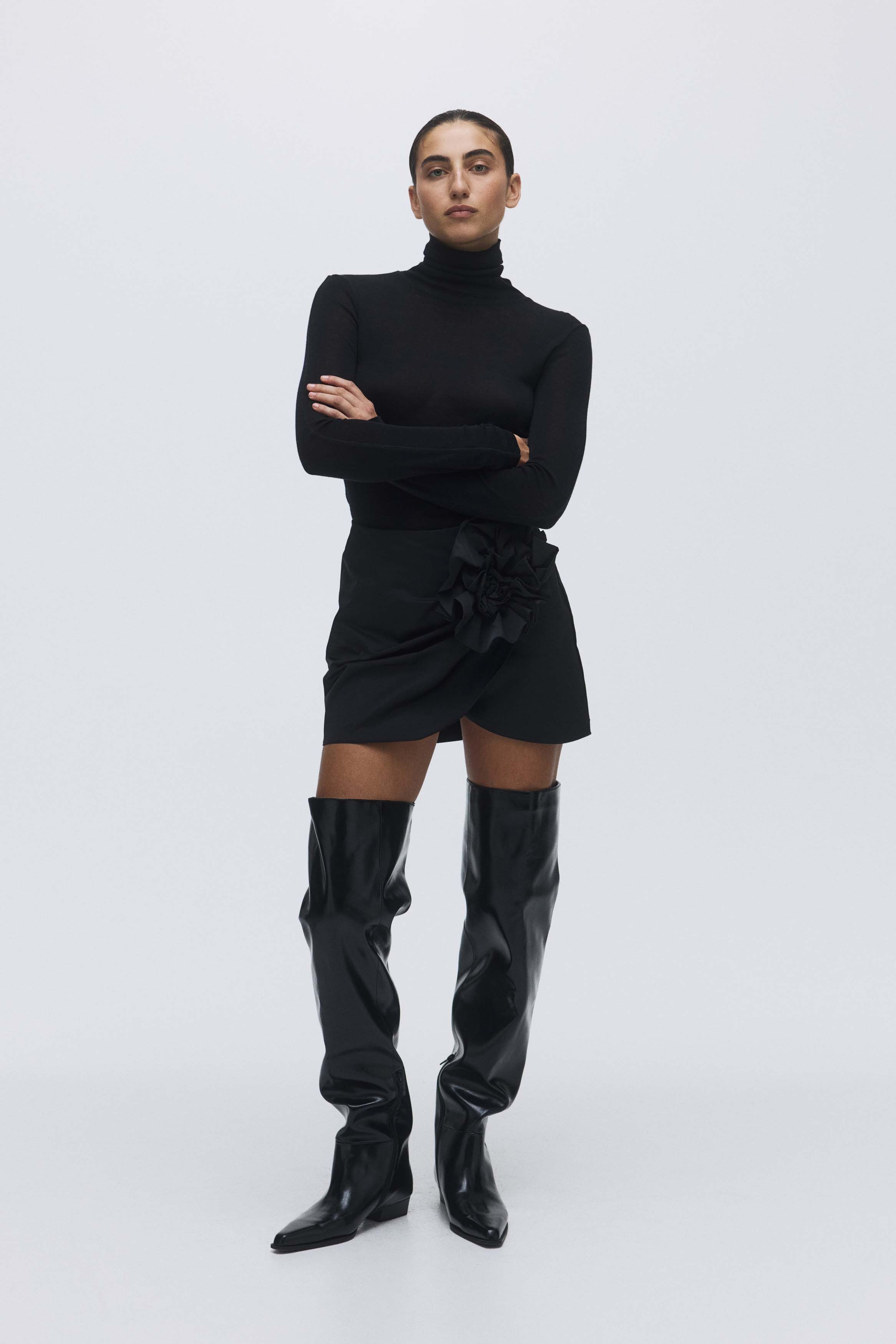 H&M Appliqued Mini Skirt