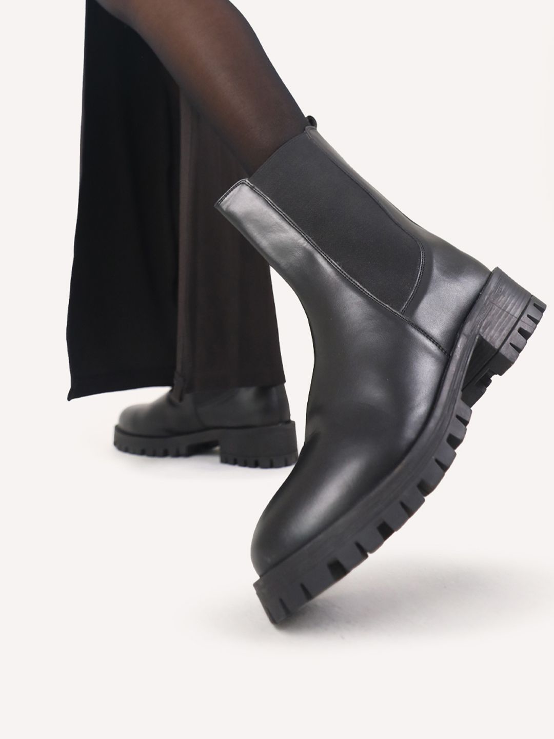 Monrow Women Scarlet Mid Top Platform Heel Chelsea Boots