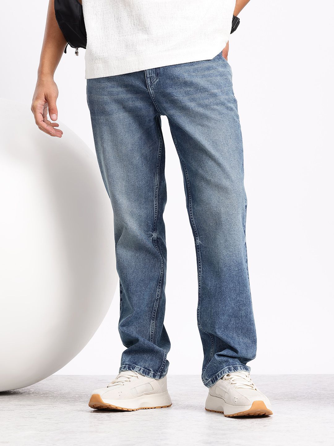 Aeropostale Men Relaxed Fit Mid-Rise Light Fade Stretchable Jeans
