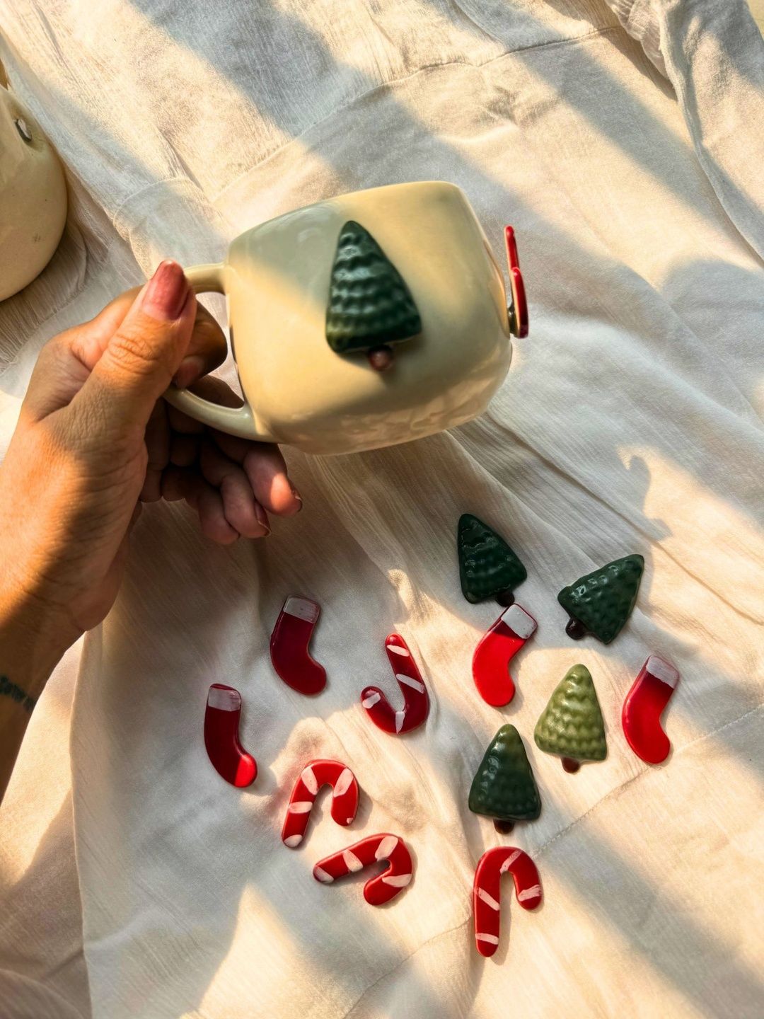 WEAVING HOMES Santa's Magnet Mug