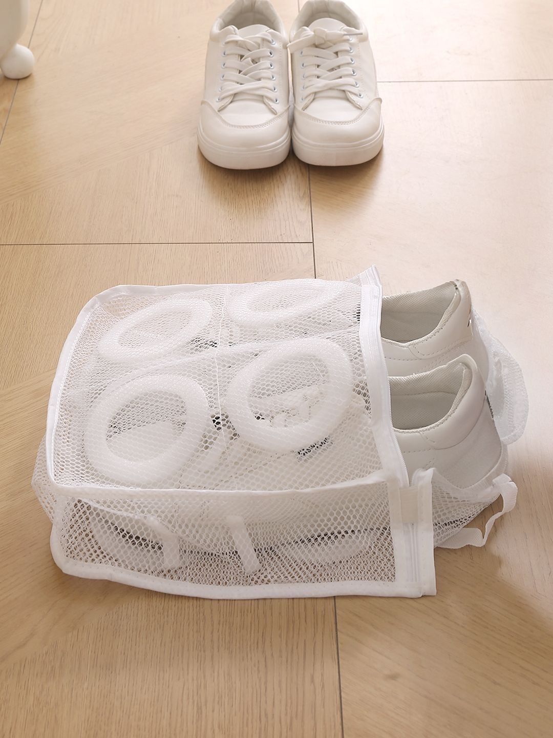HOKIPO White Portable Mesh Laundry Bag