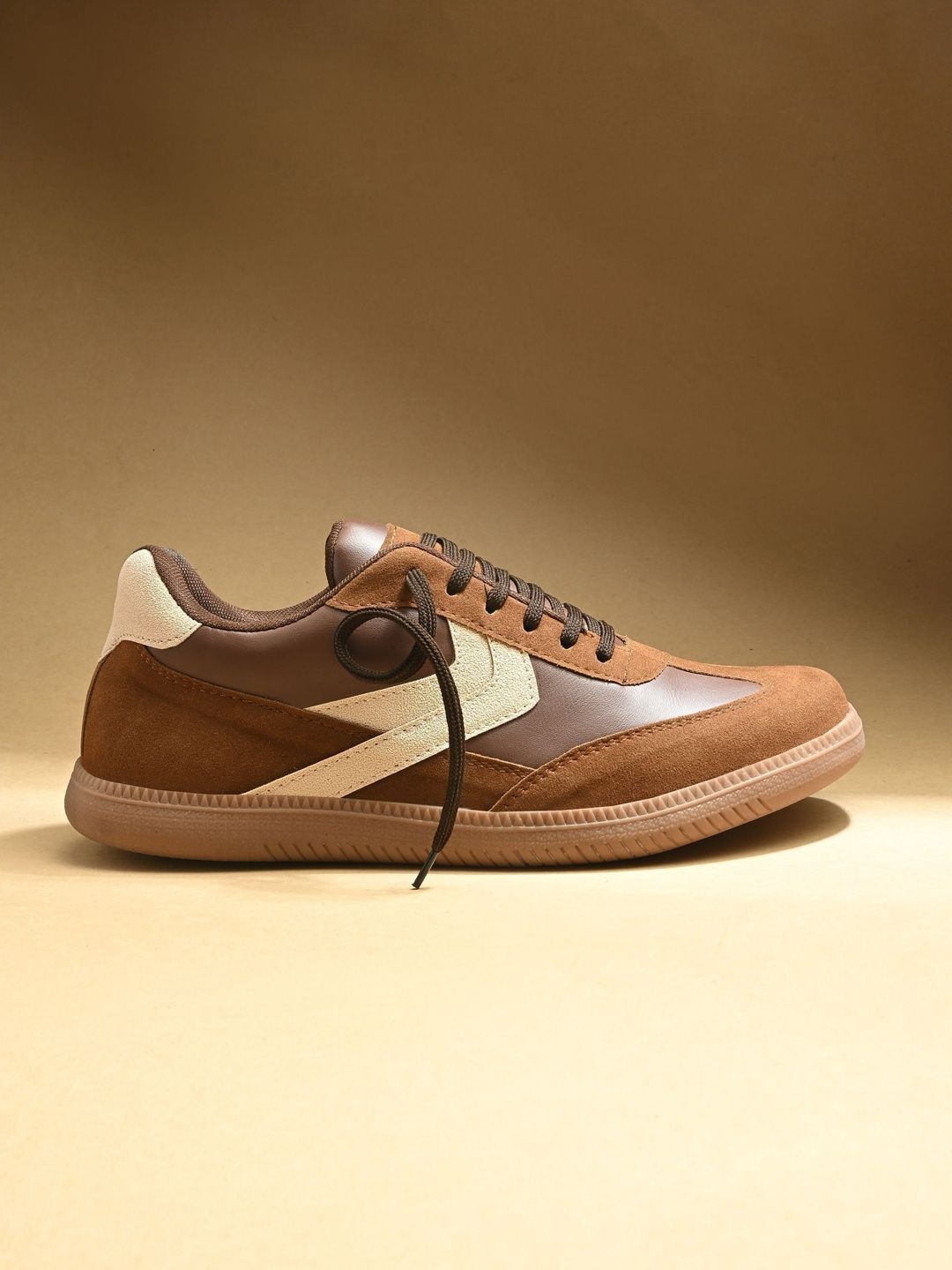 The Roadster Lifestyle Co Men Colorblocked Round Toe Lace-Ups Sneakers