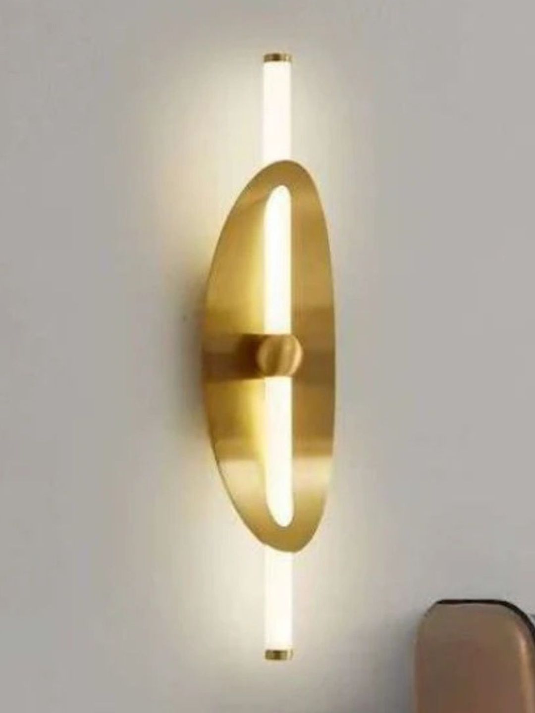 Stello Gold-Toned & Gold-Toned Metal Contemporary Abstract Shaped Shaped Wall Lamp