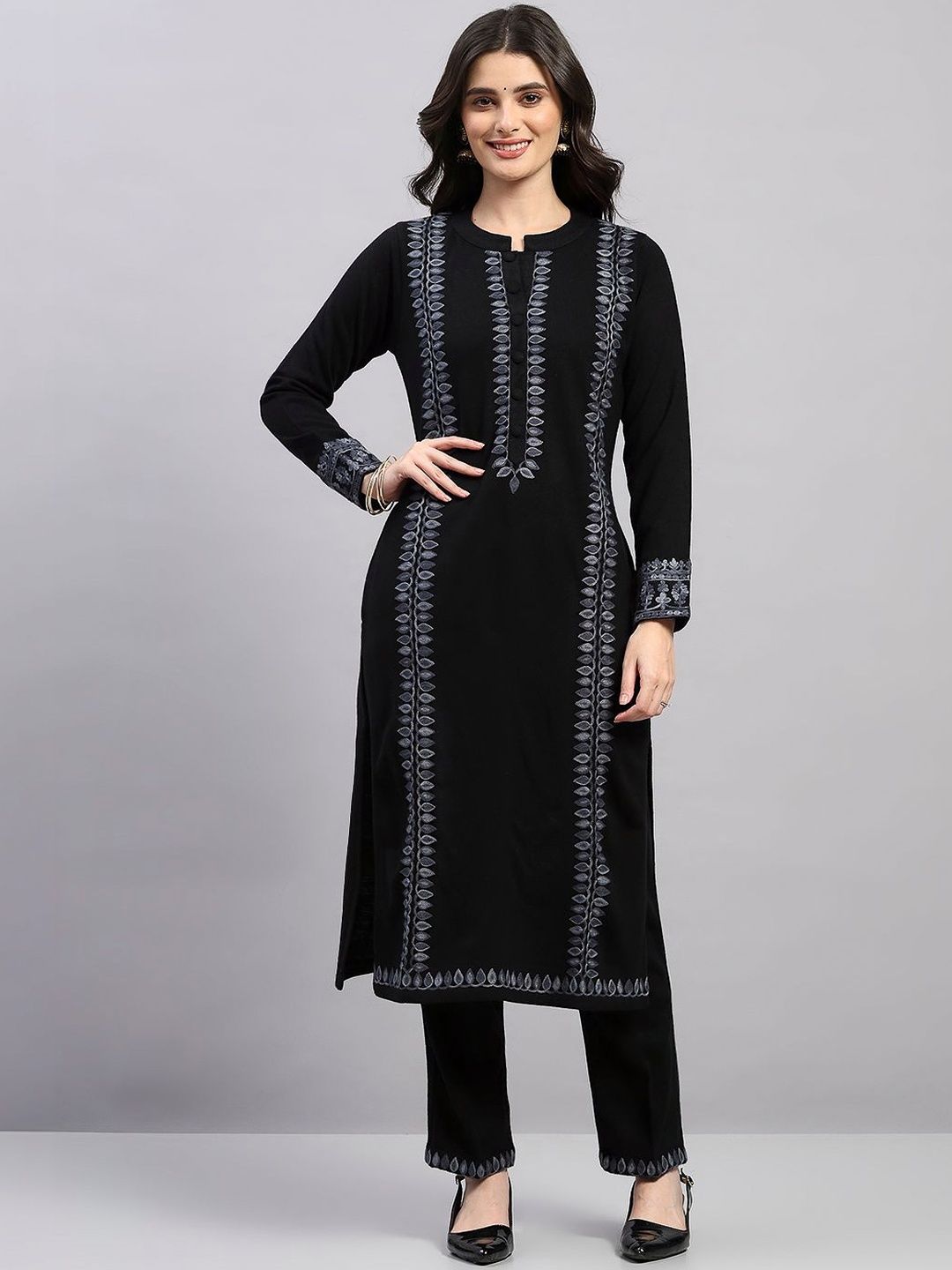 Monte Carlo Women Ethnic Motifs Embroidered Regular Thread Work Kurta with Trousers