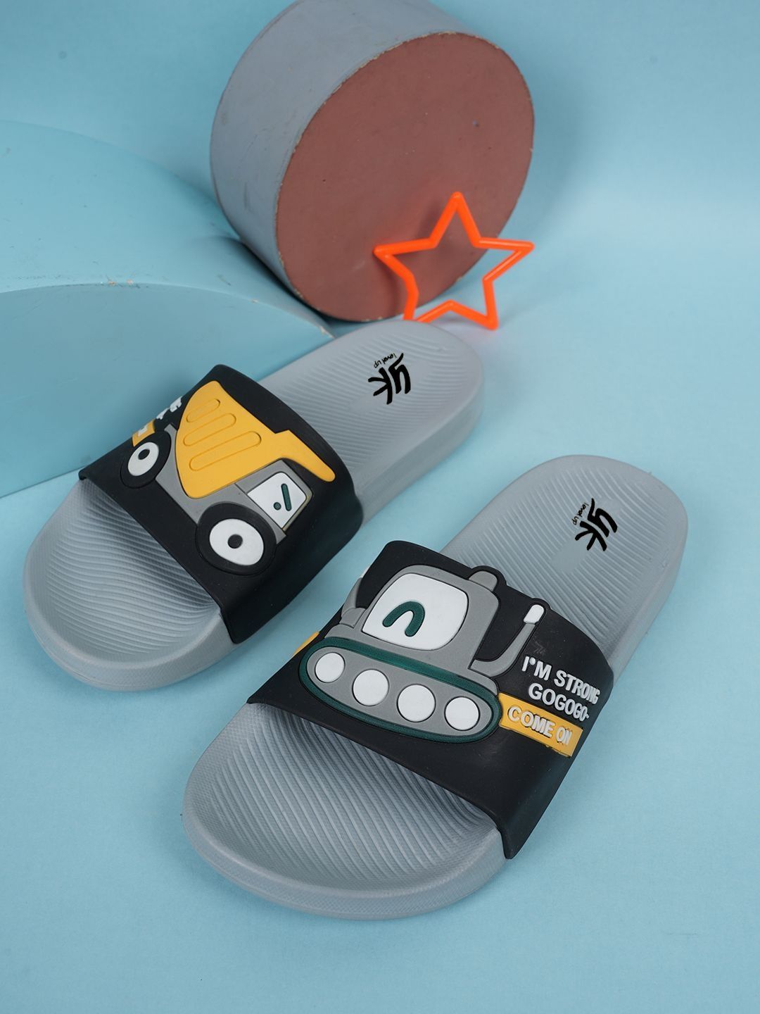 YK Unisex Kids Printed Rubber Sliders