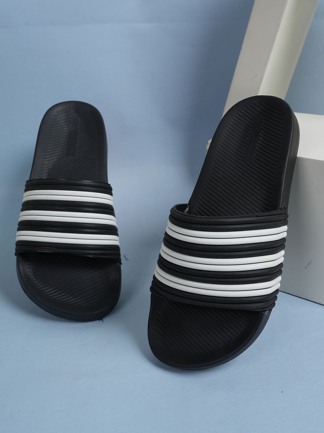 YK Unisex Kids Striped Rubber Sliders