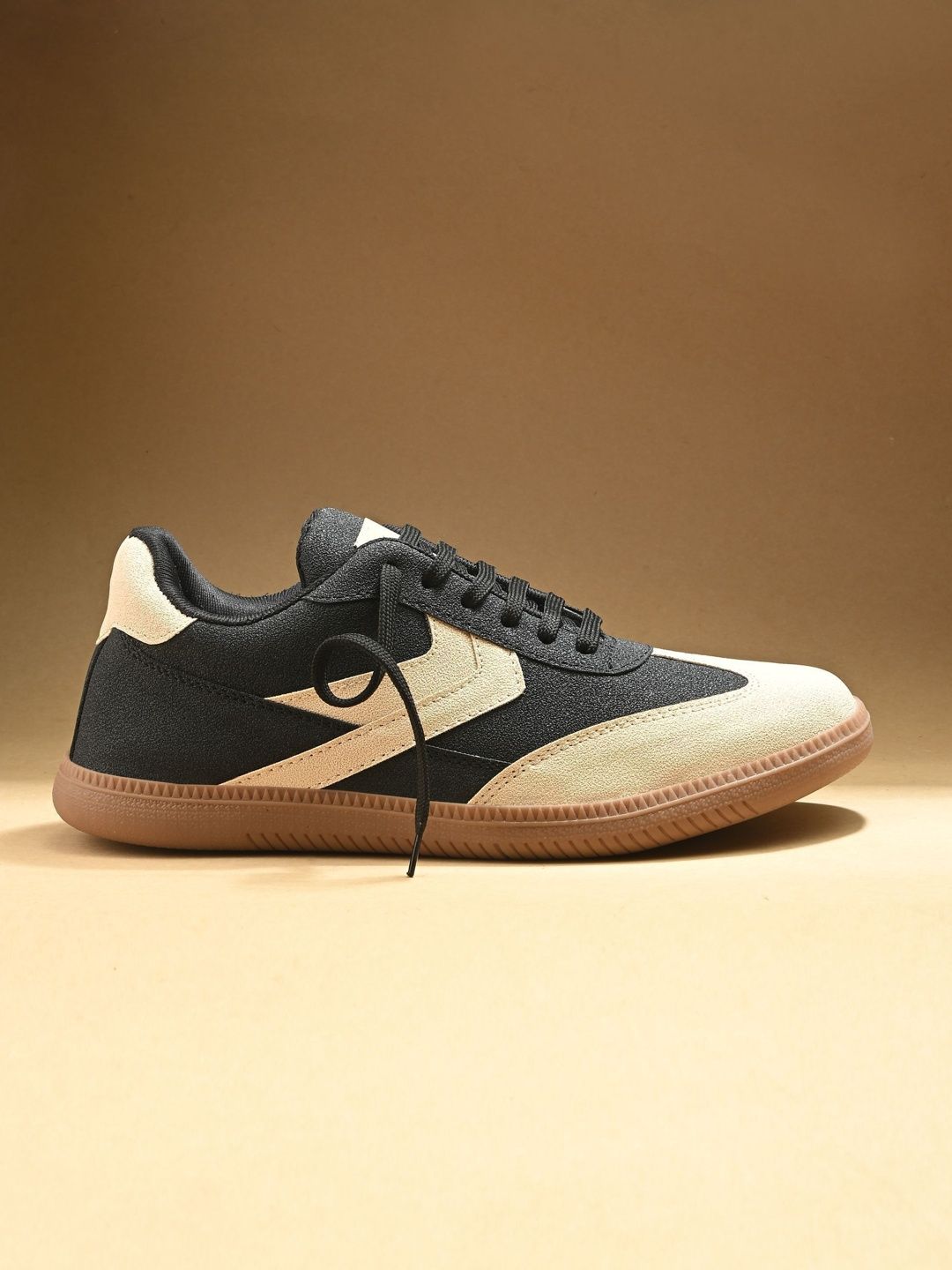 The Roadster Lifestyle Co Men Colorblocked Round Toe Lace-Ups Sneakers