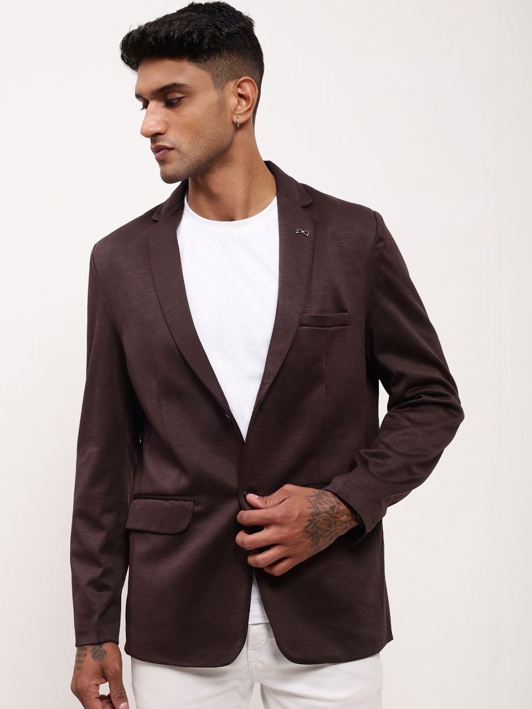 SHOWOFFFF Slim-Fit Notched Lapel Single Breasted Blazer