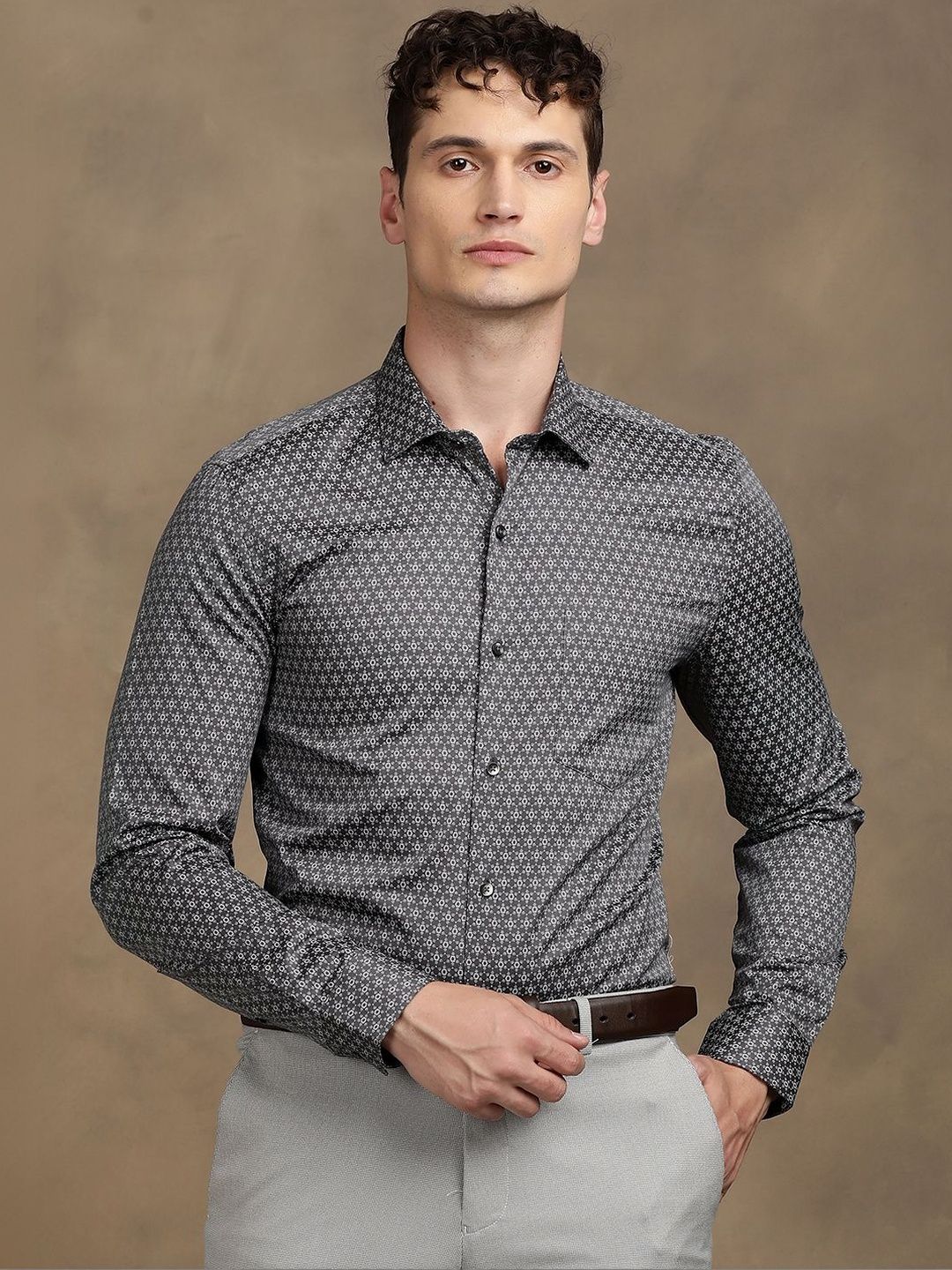 Turtle Men Standard Slim Fit Printed Formal Shirt