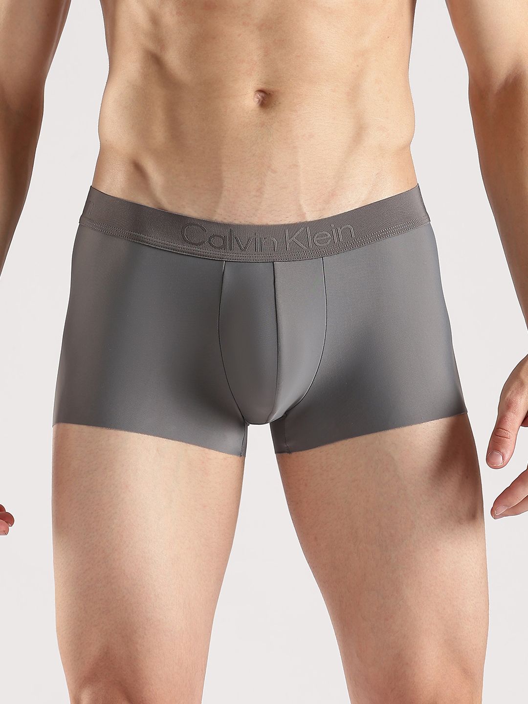 Calvin Klein Underwear Men Low-Rise Solid Trunk NB36345GS