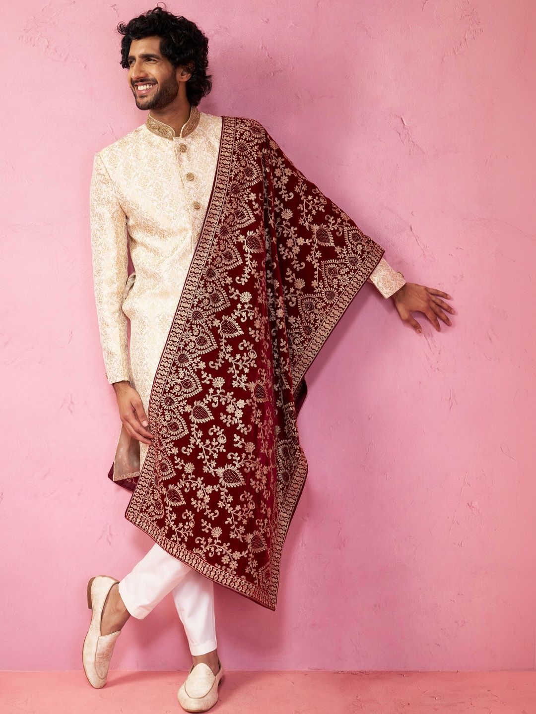 VASTRAMAY Men Embroidered Mandarin Collar Sherwani Set