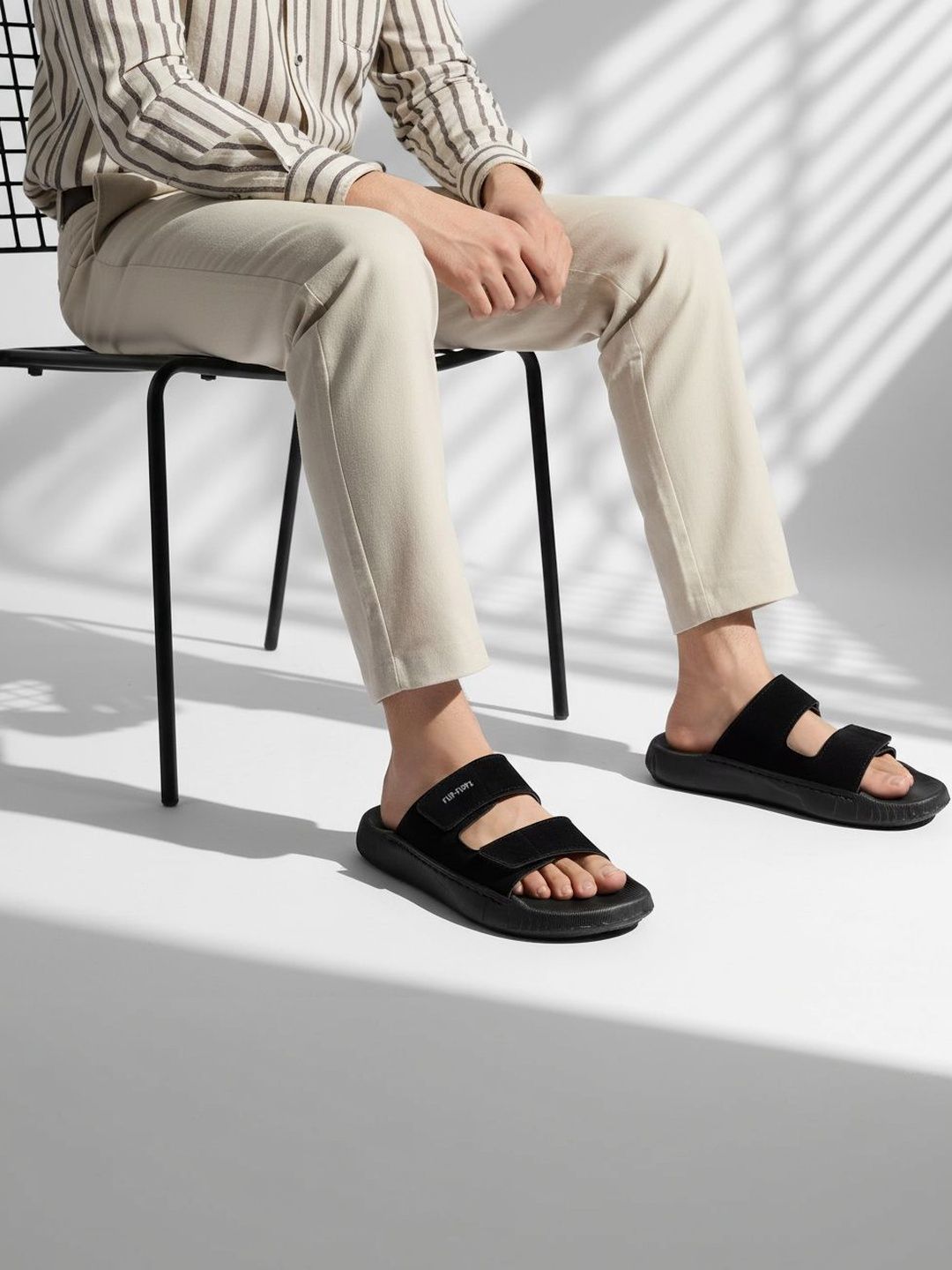Walkaroo Men Clogs Sandals