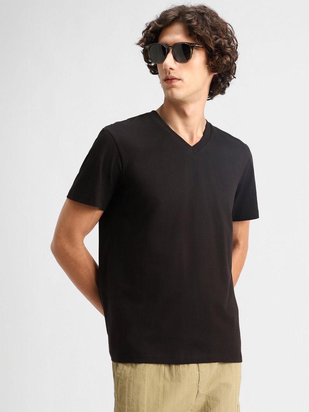 Snitch Men V-Neck T-shirt