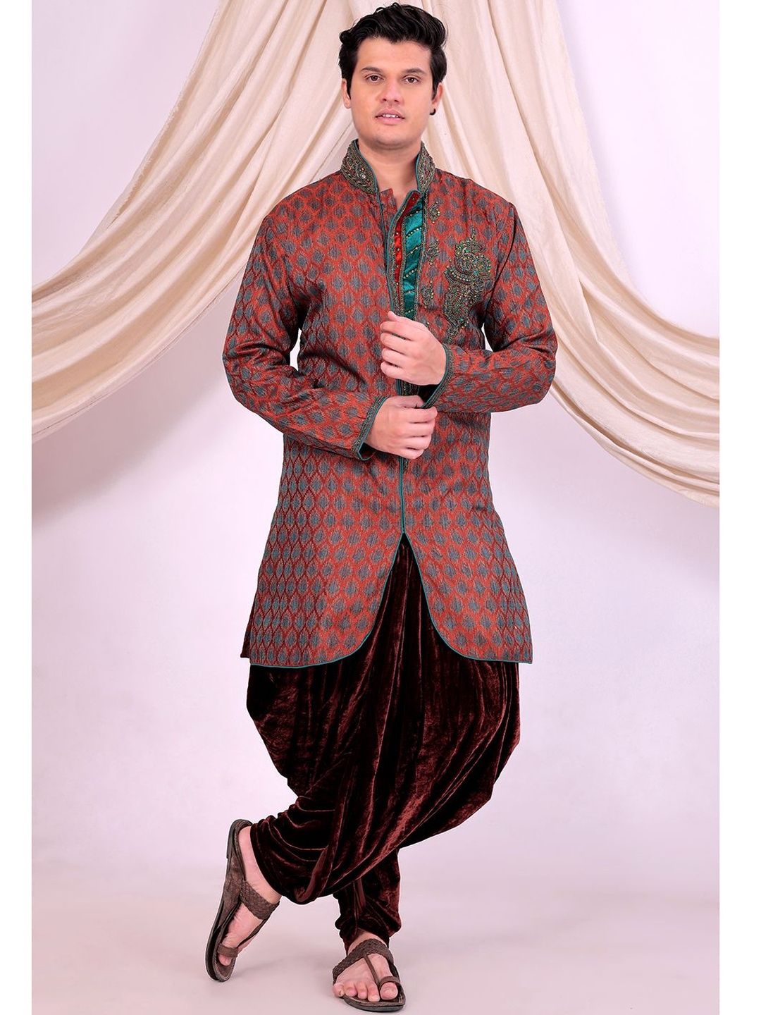 Desibutik Embroidered Mandarin Collar Sherwani