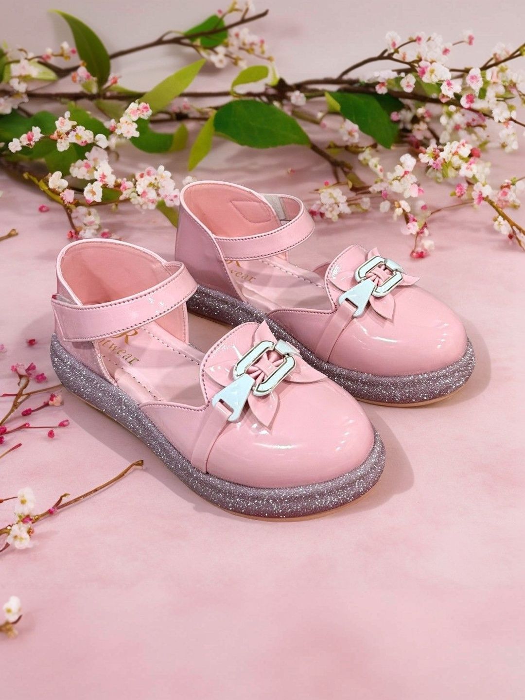 RJ FOOTWEAR Girls Shoe-Style Sandals