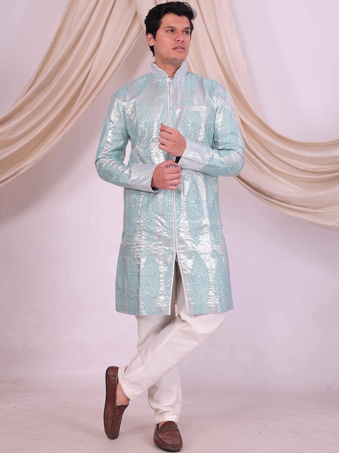 Desibutik Embroidered Mandarin Collar Sherwani