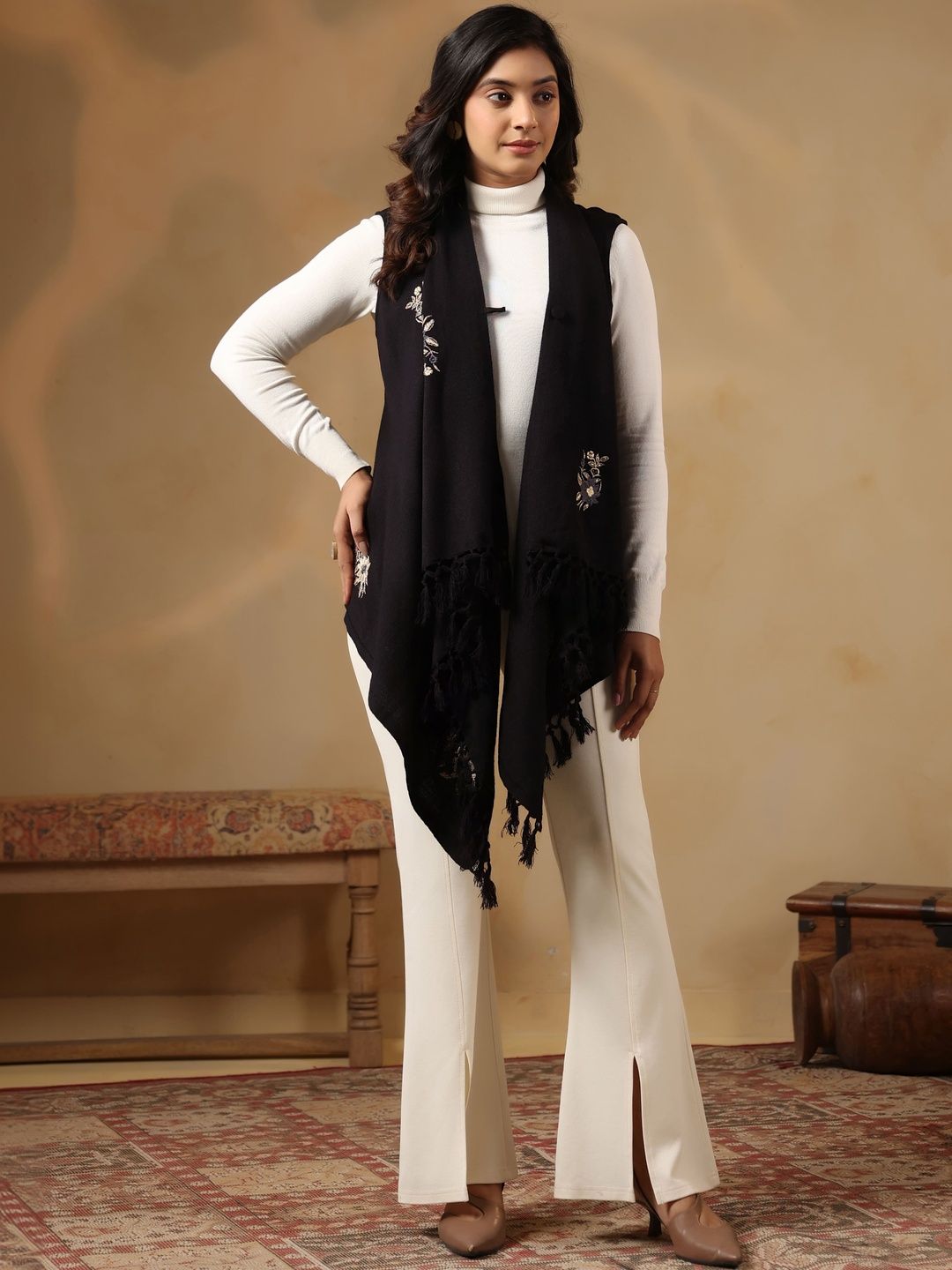 Zamour Women Embroidered Ethnic Shrug