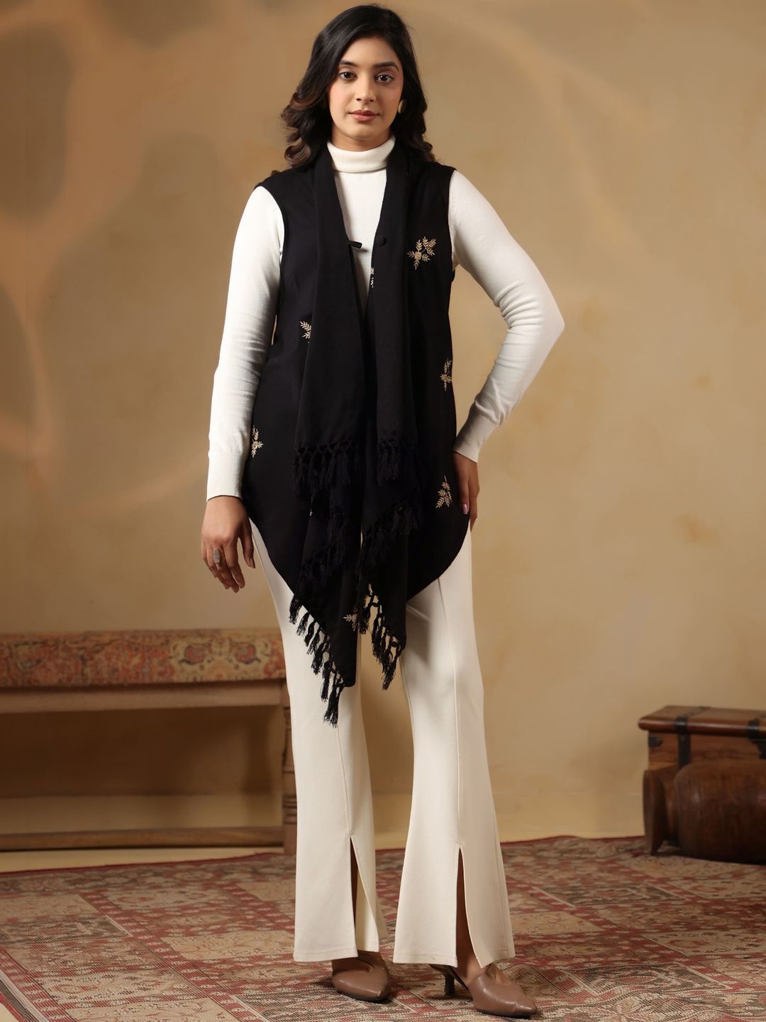 Zamour Women Embroidered Shrug