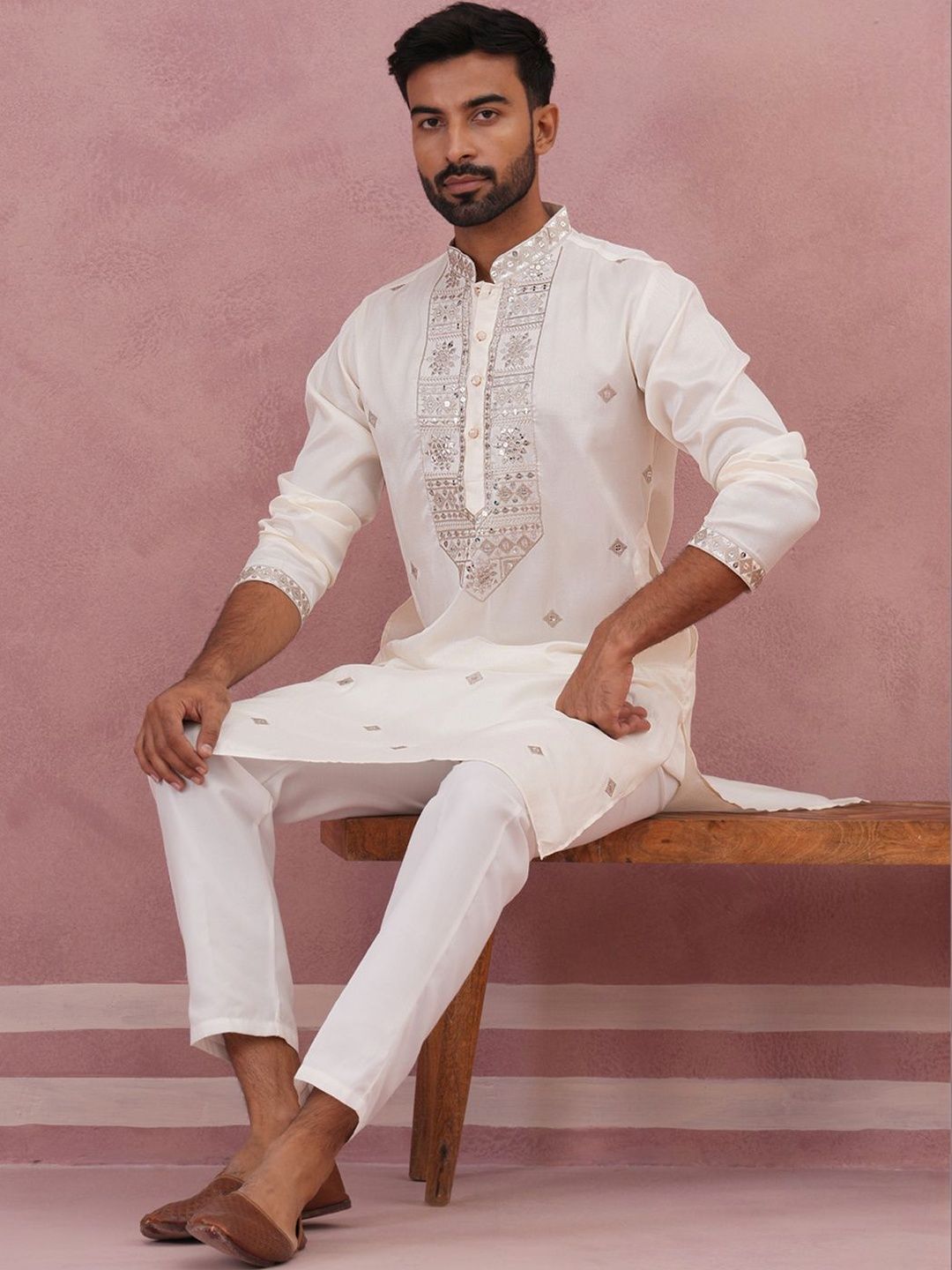 Jompers Men Geometric Embroidered Sequinned Kurta