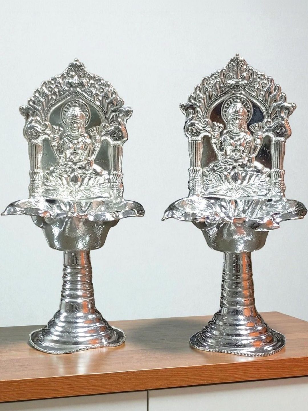 Sigaram 2-Pcs Textured House Warming Pooja Kamakshi Deepa