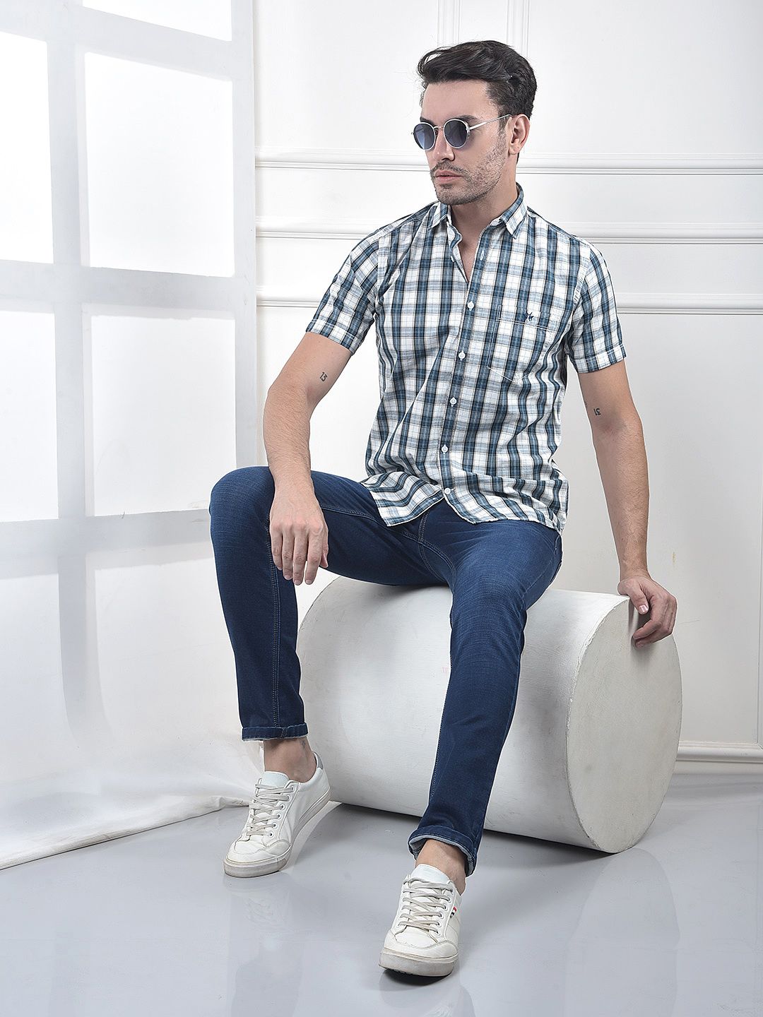 Crimsoune Club Men Slim Fit Mid-Rise Heavy Fade Stretchable Jeans
