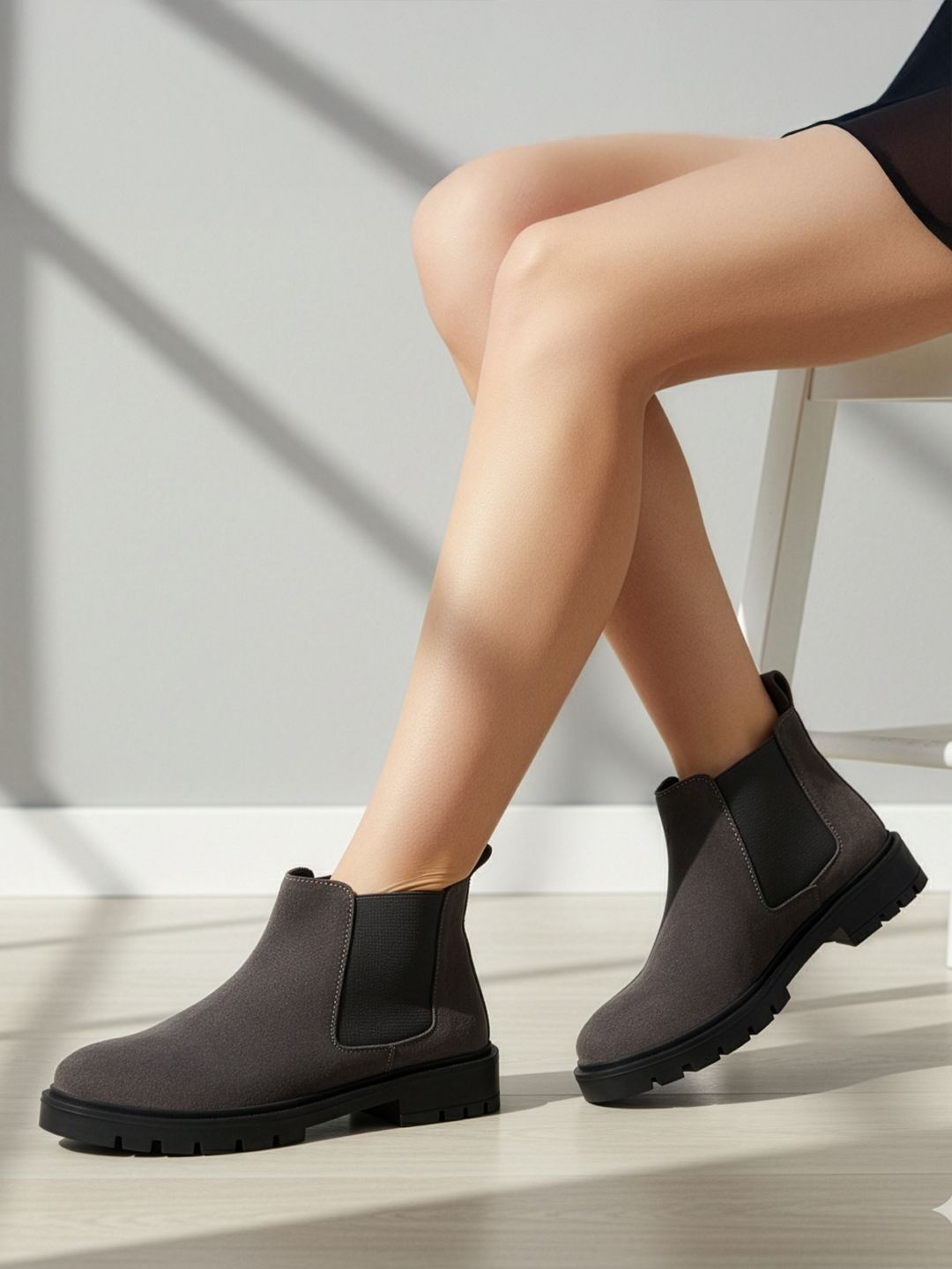 Carlton London Women Leather Round Toe Block Heel Chelsea Boots