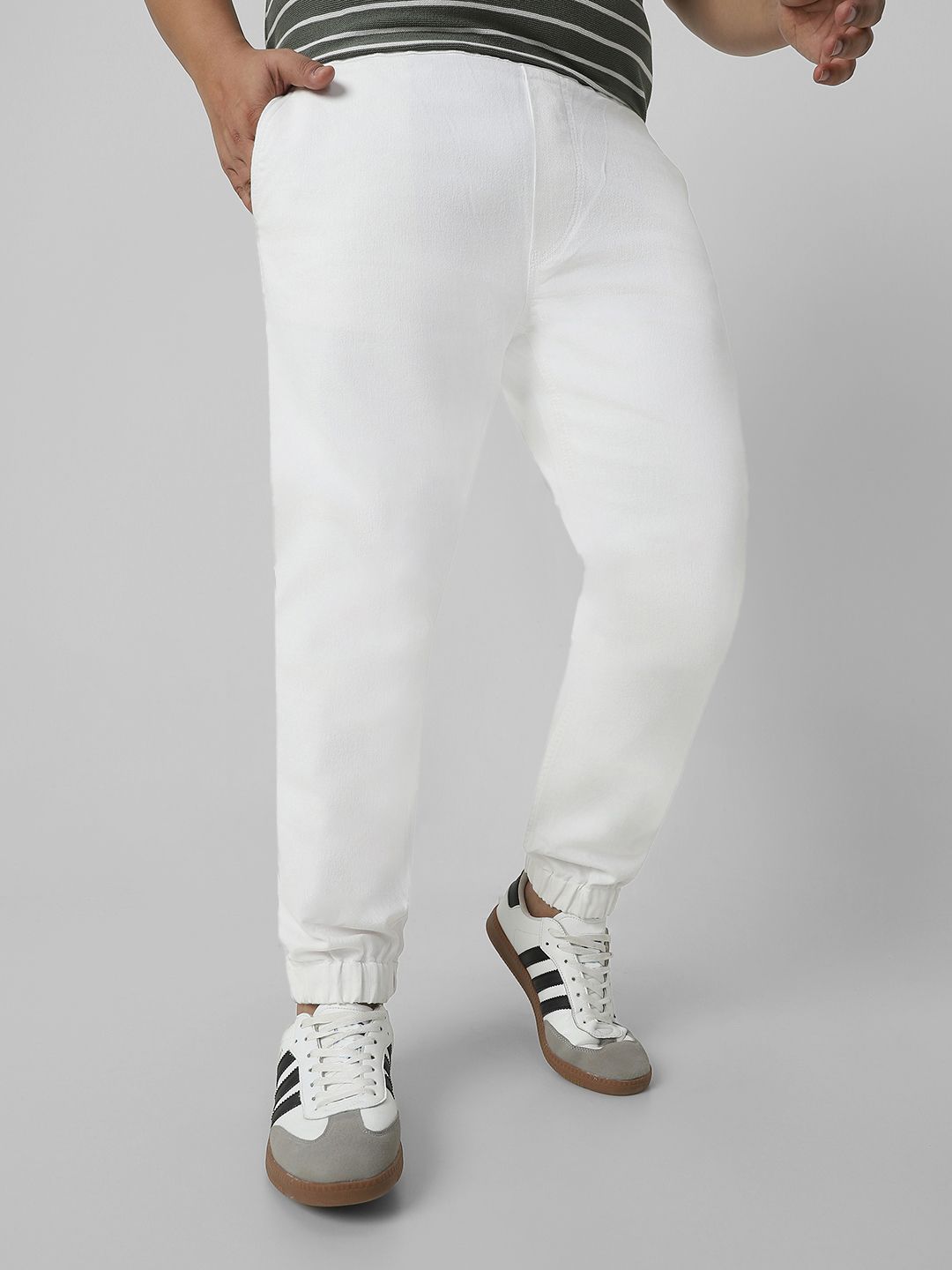 Urbano Plus Solid Joggers White Clean Look Mid-Rise Regular Fit Stretchable Jeans
