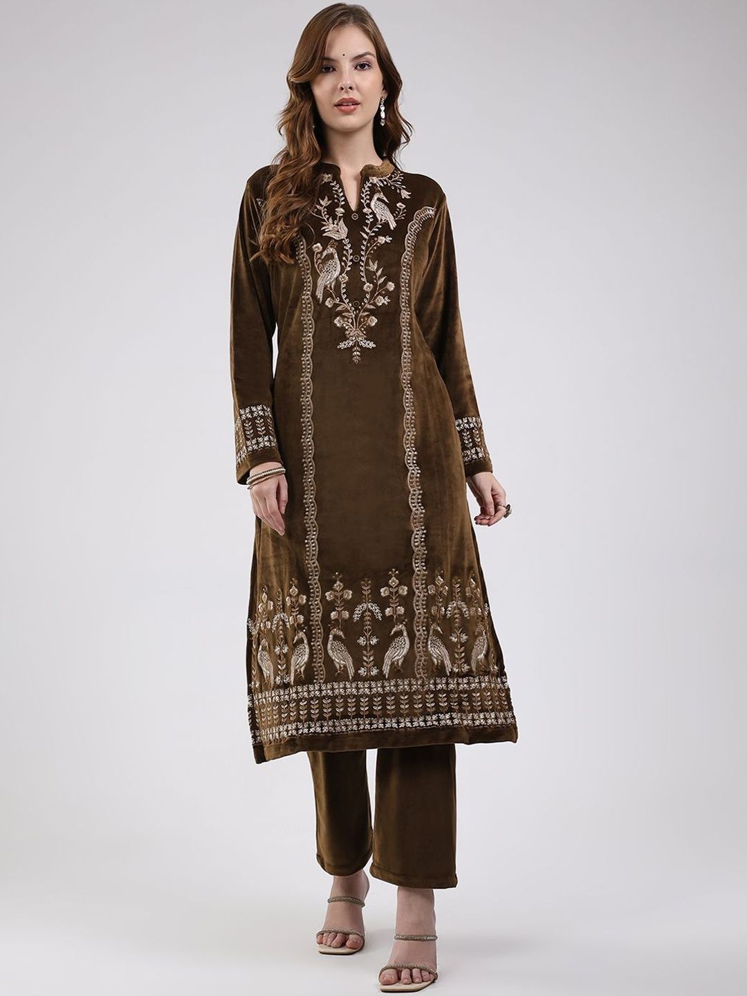 Monte Carlo Women Ethnic Motifs Embroidered Regular Thread Work Kurta with Trousers