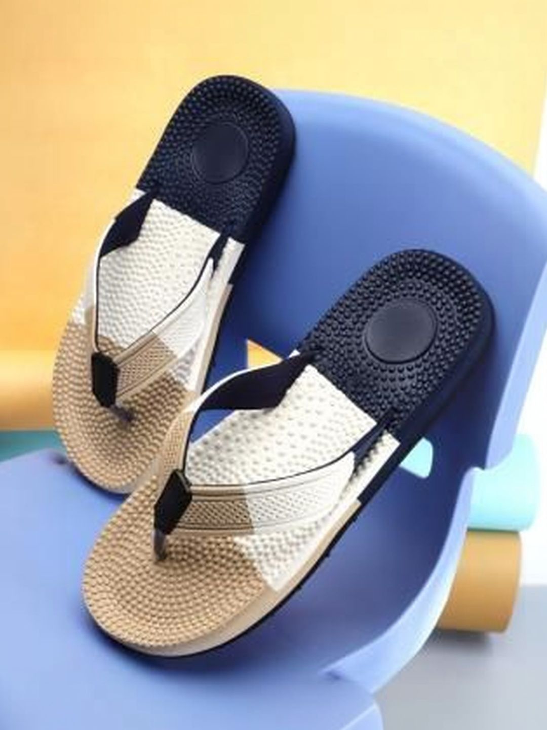 glitchez Men Colourblocked Thong Flip-Flops
