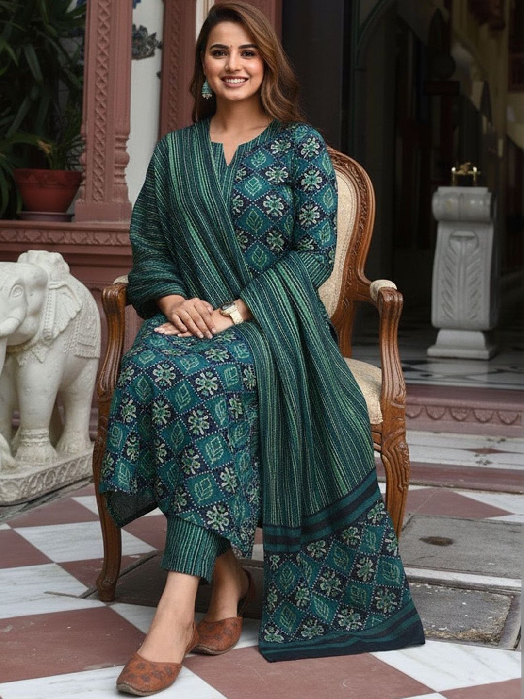 ARADHNA ARADHNA Women Ethnic Motifs Printed Regular Kurta with Trousers & With Dupatta