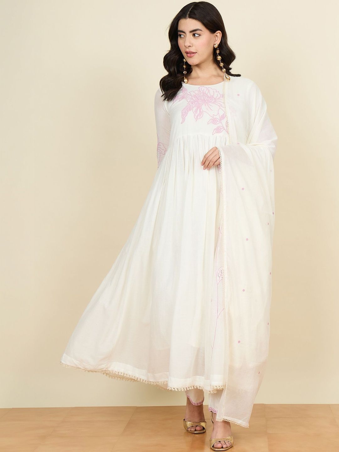 Buy CHETI Women Floral Embroidered Panelled Thread Work Kurta with