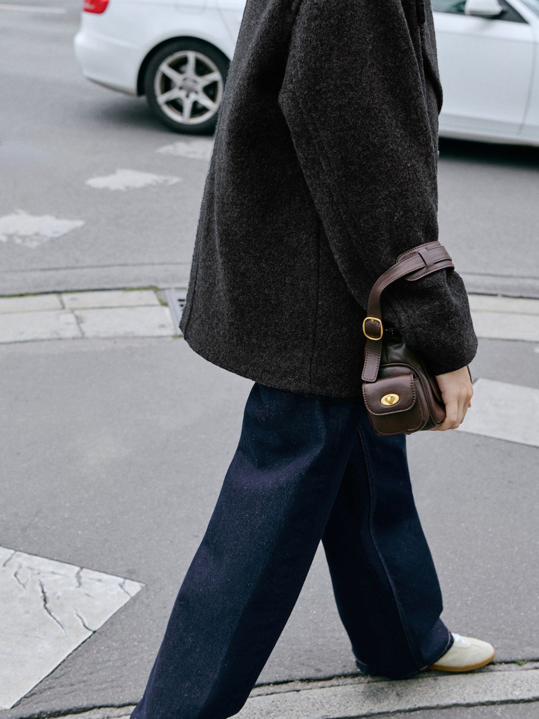 Pure Cotton Mid-Rise Barrel Fit Jeans