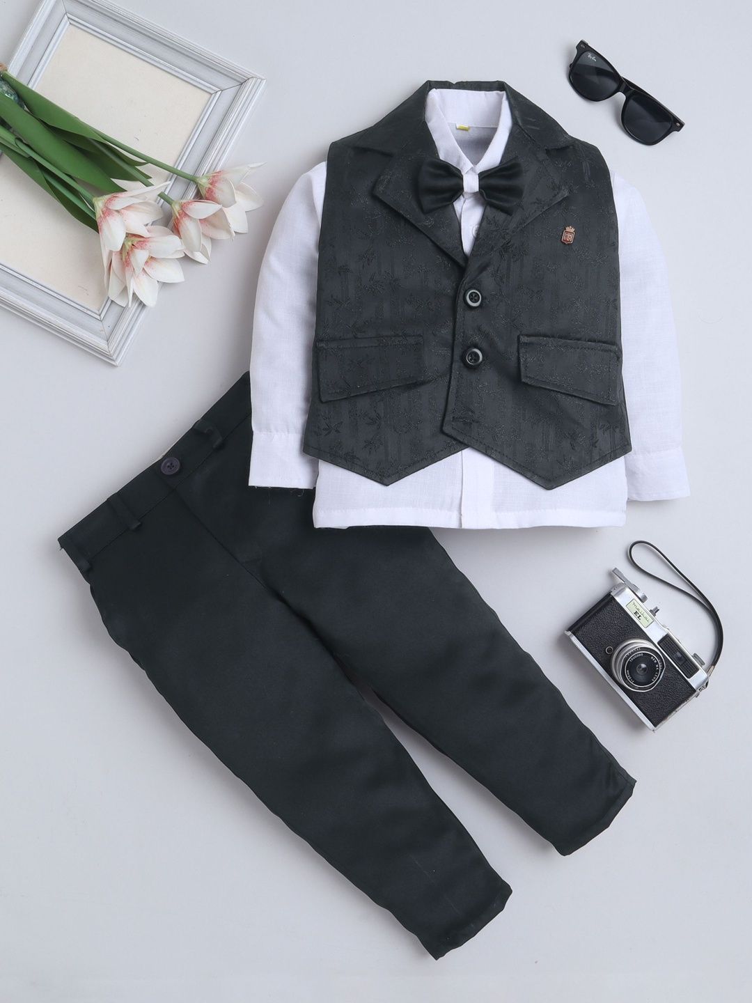 FOURFOLDS Boys Leaf Motifs Single-Breasted Three-Piece Suit with Bow
